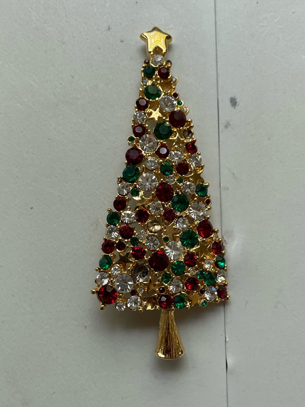 Vintage Style Rhinestone Christmas Tree Brooch – Gold Tone Holiday Pin